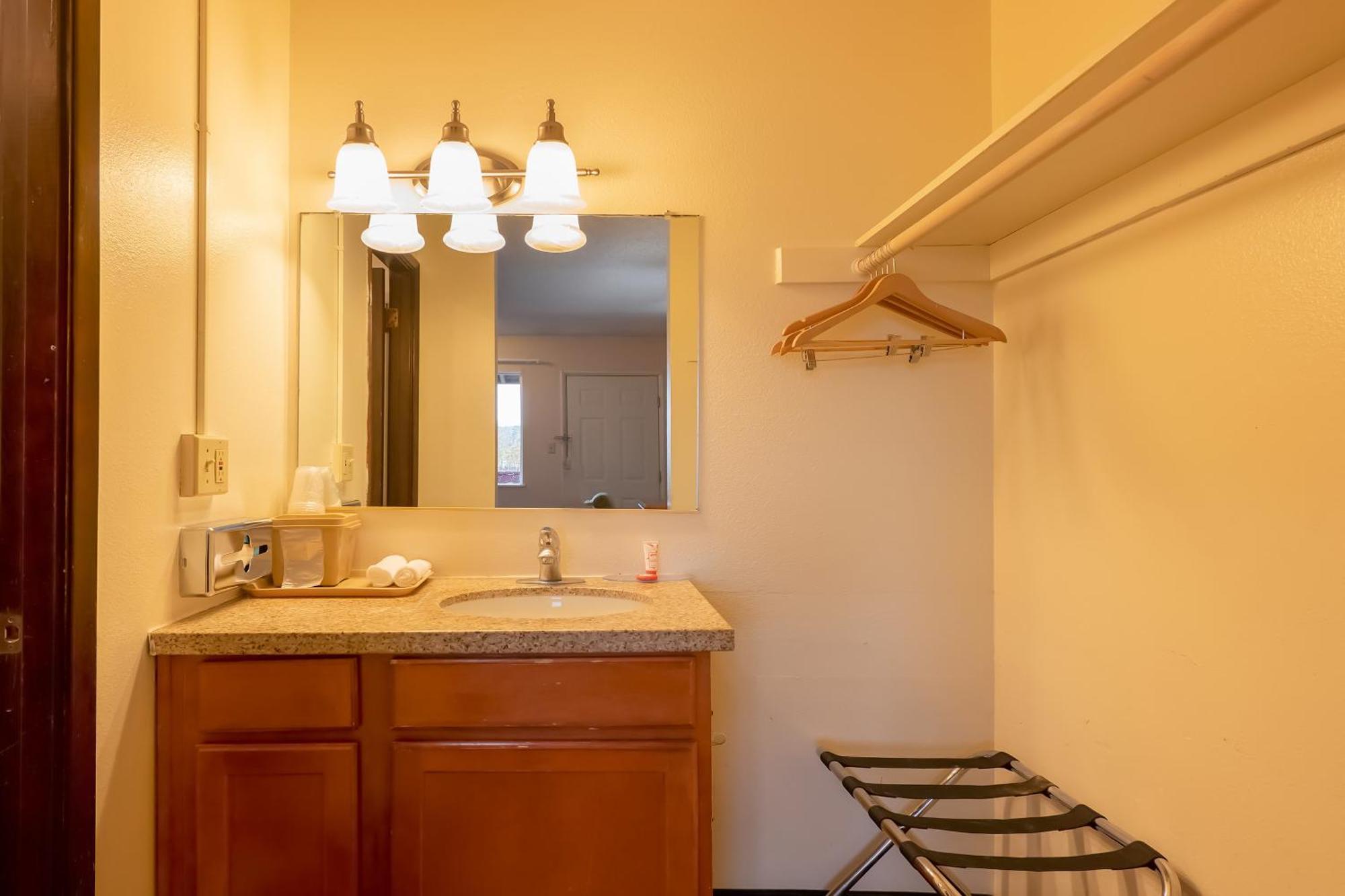 Oyo Hotel Chehalis I-5 South Екстер'єр фото