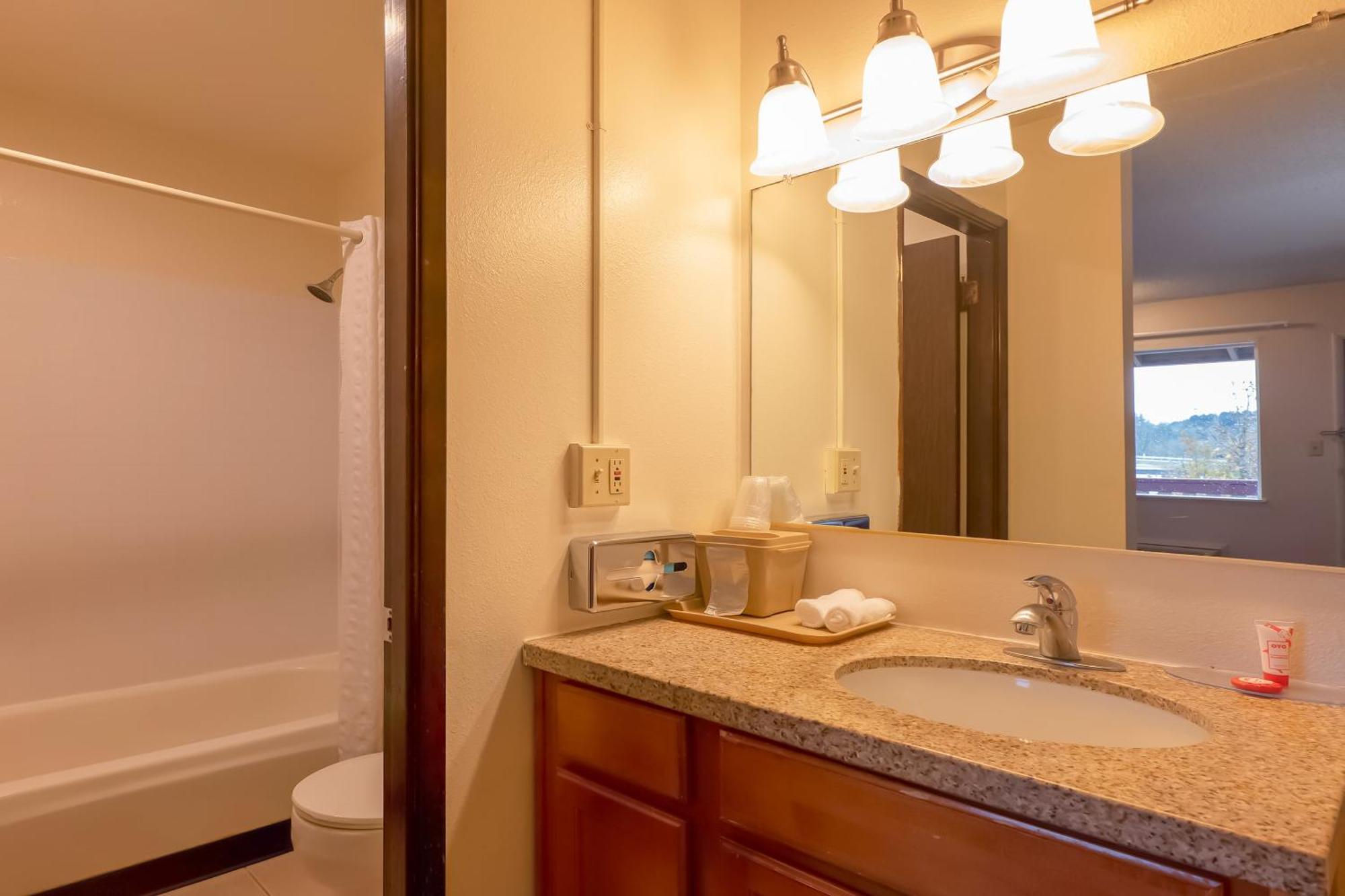 Oyo Hotel Chehalis I-5 South Екстер'єр фото