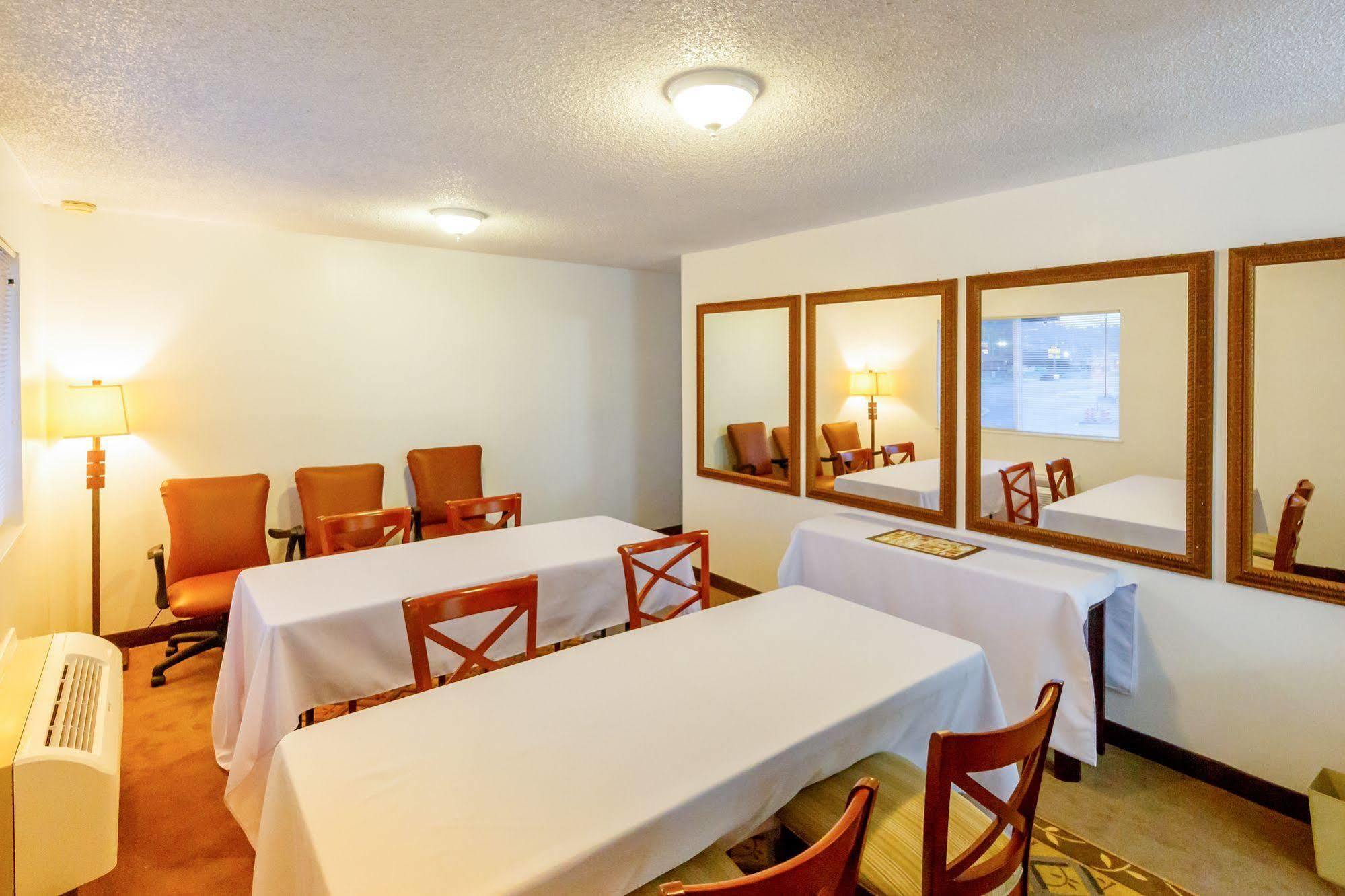Oyo Hotel Chehalis I-5 South Екстер'єр фото