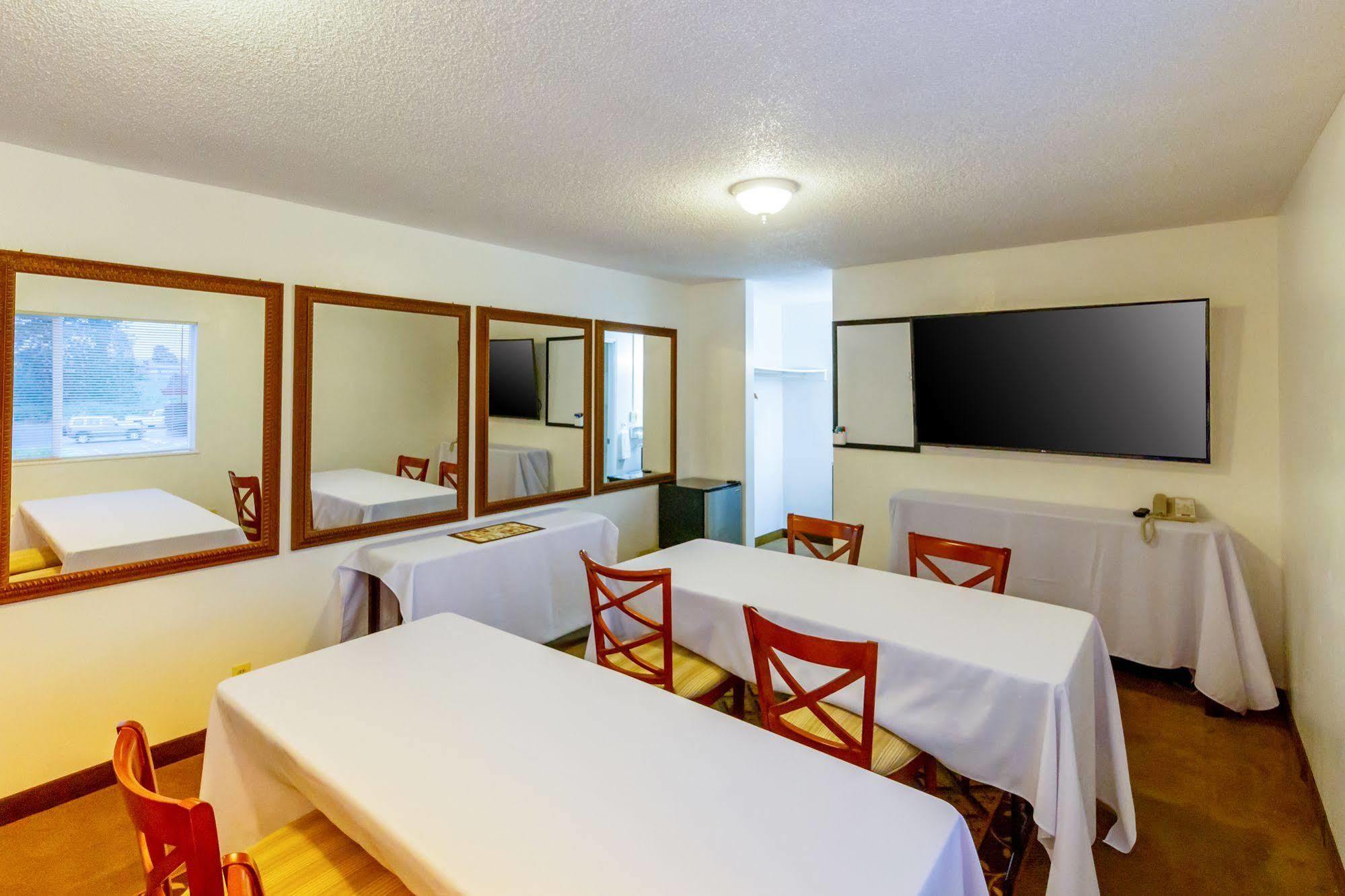 Oyo Hotel Chehalis I-5 South Екстер'єр фото